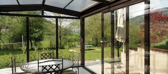 Magnificent studio with swimming pool in idyllic setting