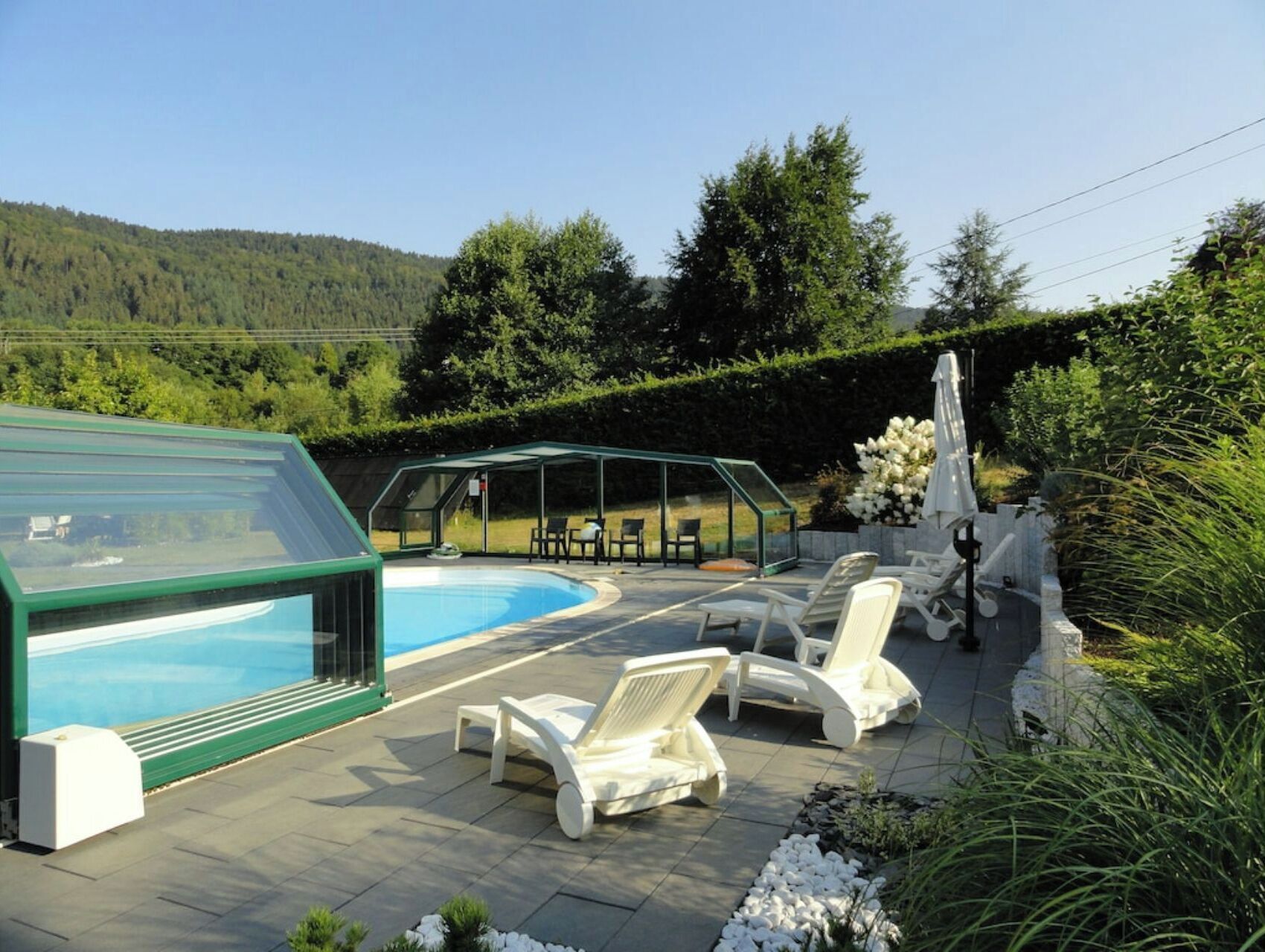 Piscine couverte, piscine extérieure