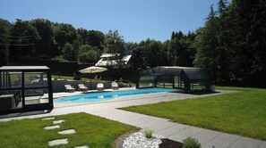 Indoor pool, outdoor pool - Magnificent studio with swimming pool in idyllic setting (Le Menil)