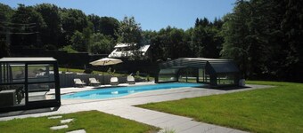 Magnificent studio with swimming pool in idyllic setting