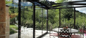 Magnificent studio with swimming pool in idyllic setting