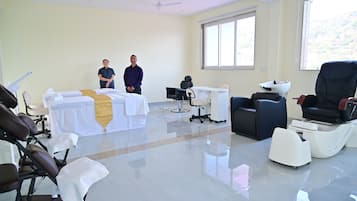 Couples treatment room(s), body treatments, hydrotherapy, aromatherapy