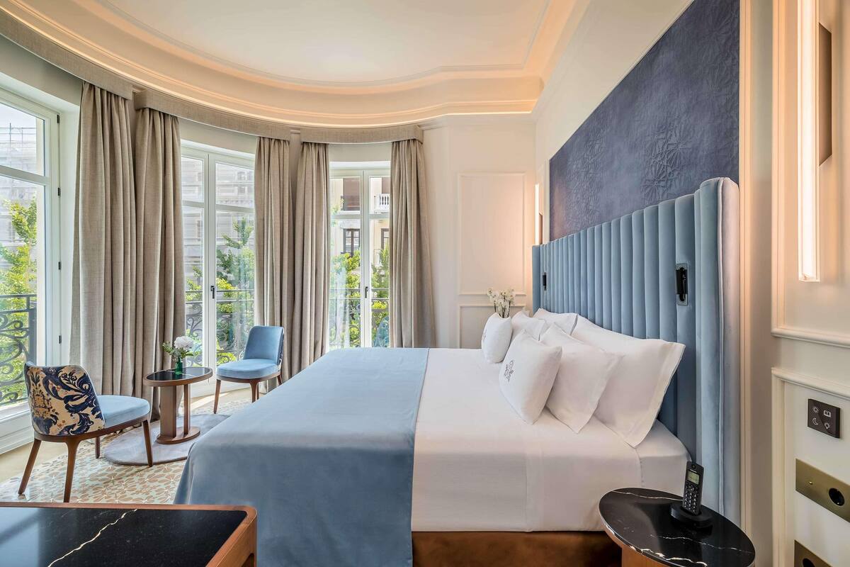 Premium bedding, minibar, in-room safe, desk