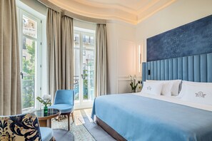 Deluxe-Zimmer, Eckzimmer | Hochwertige Bettwaren, Minibar, Zimmersafe, Schreibtisch