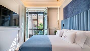 Deluxe Room, City View | Premium bedding, minibar, in-room safe, desk