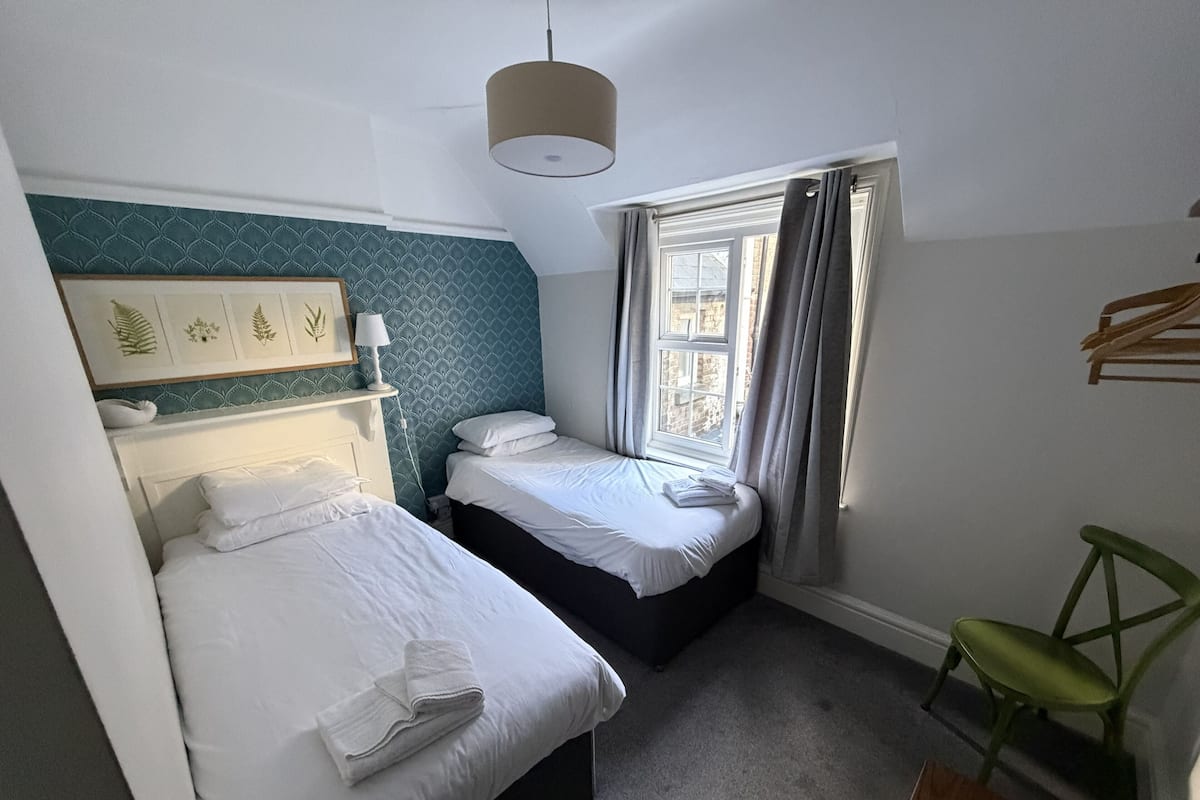 Classic Twin Room | Free WiFi