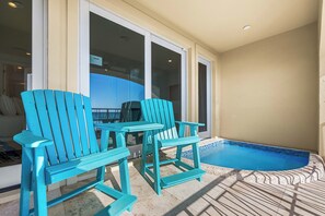 Utendørsbasseng og et oppvarmet basseng