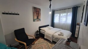2 chambres, fer et planche à repasser, Wi-Fi, draps fournis