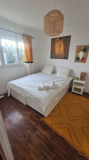 2 chambres, fer et planche à repasser, Wi-Fi, draps fournis