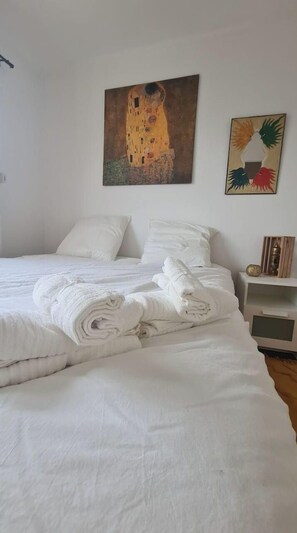 2 chambres, fer et planche à repasser, Wi-Fi, draps fournis