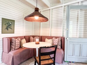 Dining - Park Walk Place - Lovely 4 bd / 2 bth cottage, newly decorated w/ renovations (Harbor Springs)