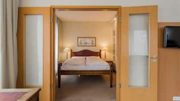 Desk, laptop workspace, soundproofing, free WiFi