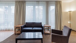 Suite – deluxe | Skrivebord, skrivebord for bærbar PC, lydisolert og wi-fi (inkludert)