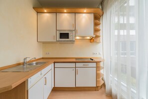 Deluxe Suite | Private kitchen | Fridge, microwave, stovetop, espresso maker - Apartmenthaus Berlin Mitte (Berlin)