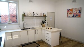 Fridge, microwave, stovetop, dishwasher