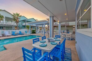 Outdoor dining - HOUSE of VIEWS is without a doubt one of the most luxurious and expansive vacati (Port Aransas)