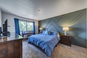 3 bedrooms, desk, iron/ironing board, WiFi