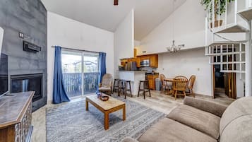 TV, fireplace, stereo
