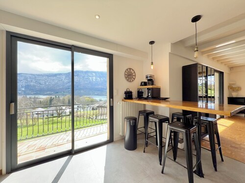 Beautiful villa on the slopes of Lake Aiguebelette!