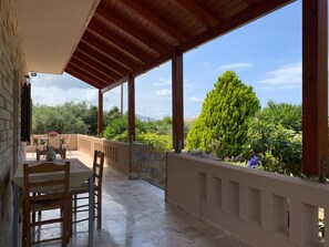 Villa | Restaurante al aire libre