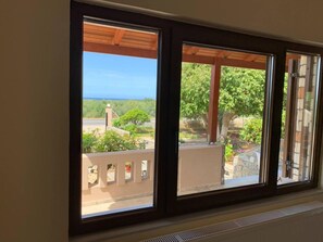 Interior - Stunning 3-bedroom Villa Near Malia Beach (Agios Nikolaos)