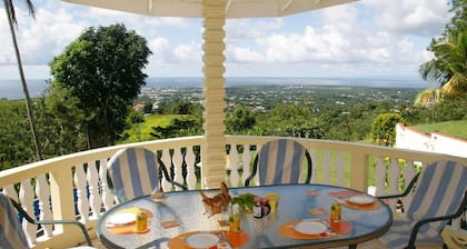 4-bed With En-suite Bathrooms Villa in Bethel