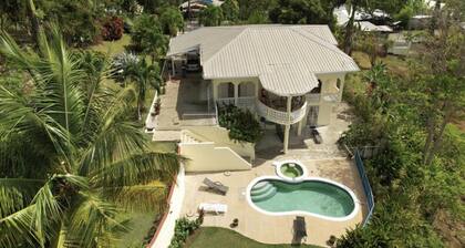 4-bed With En-suite Bathrooms Villa in Bethel