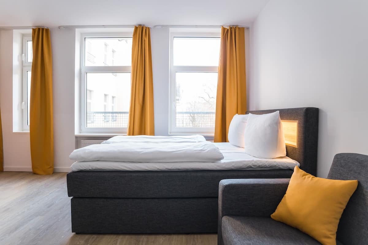 Deluxe Studio | Desk, free WiFi, bed sheets
