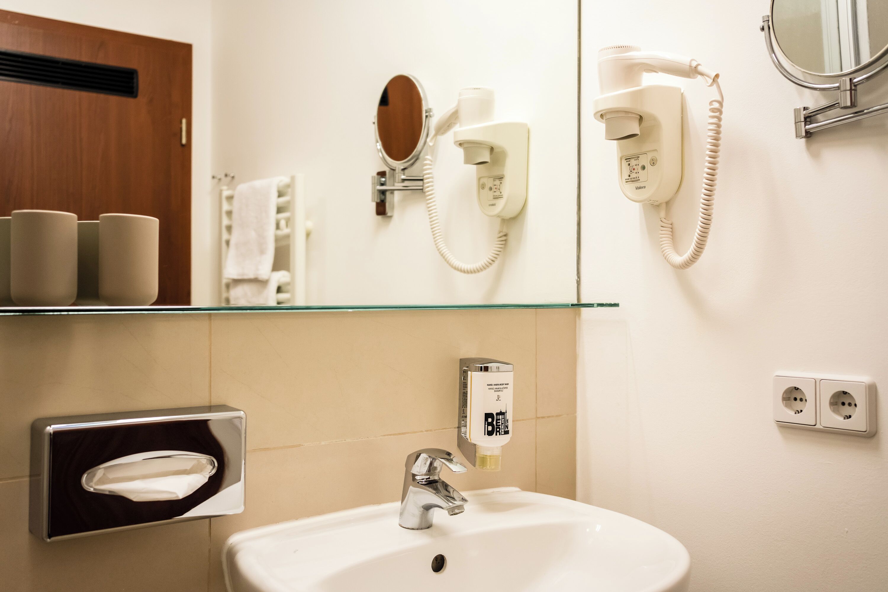 Photo - Homaris Boxi Studios