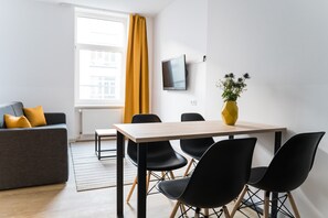 Standard Studio | Living area | Flat-screen TV - Homaris Boxi Studios (Berlin)
