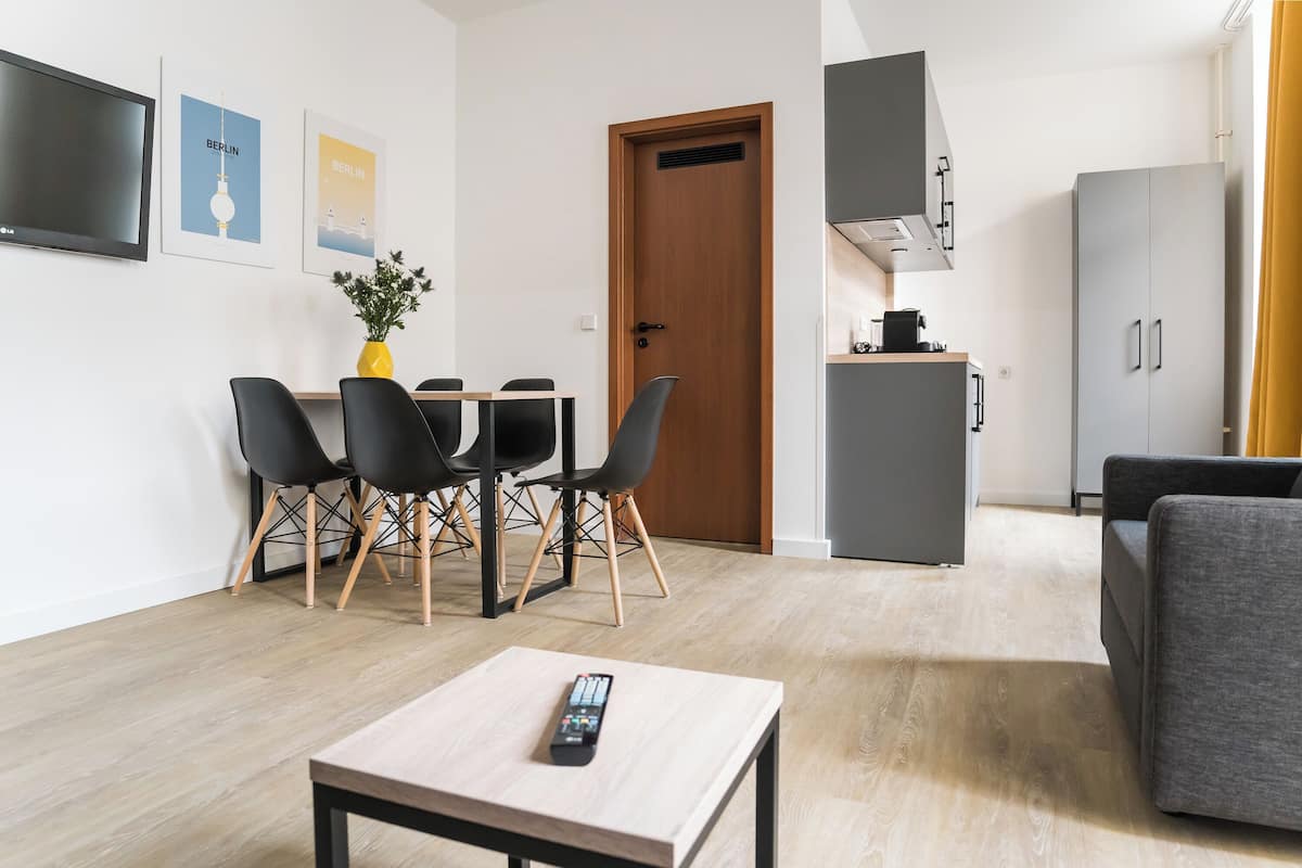 Family Studio Suite | Desk, free WiFi, bed sheets