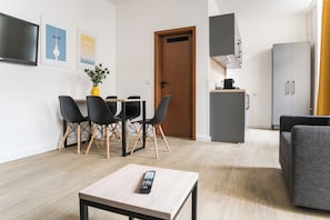 Family Studio Suite | Desk, free WiFi, bed sheets - Homaris Boxi Studios (Berlin)