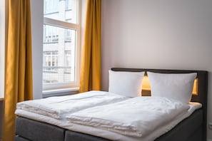 Estudi Deluxe | Escriptori, wifi gratuïta i roba de llit 