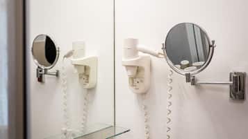 Classic Studio | Bathroom | Shower, towels