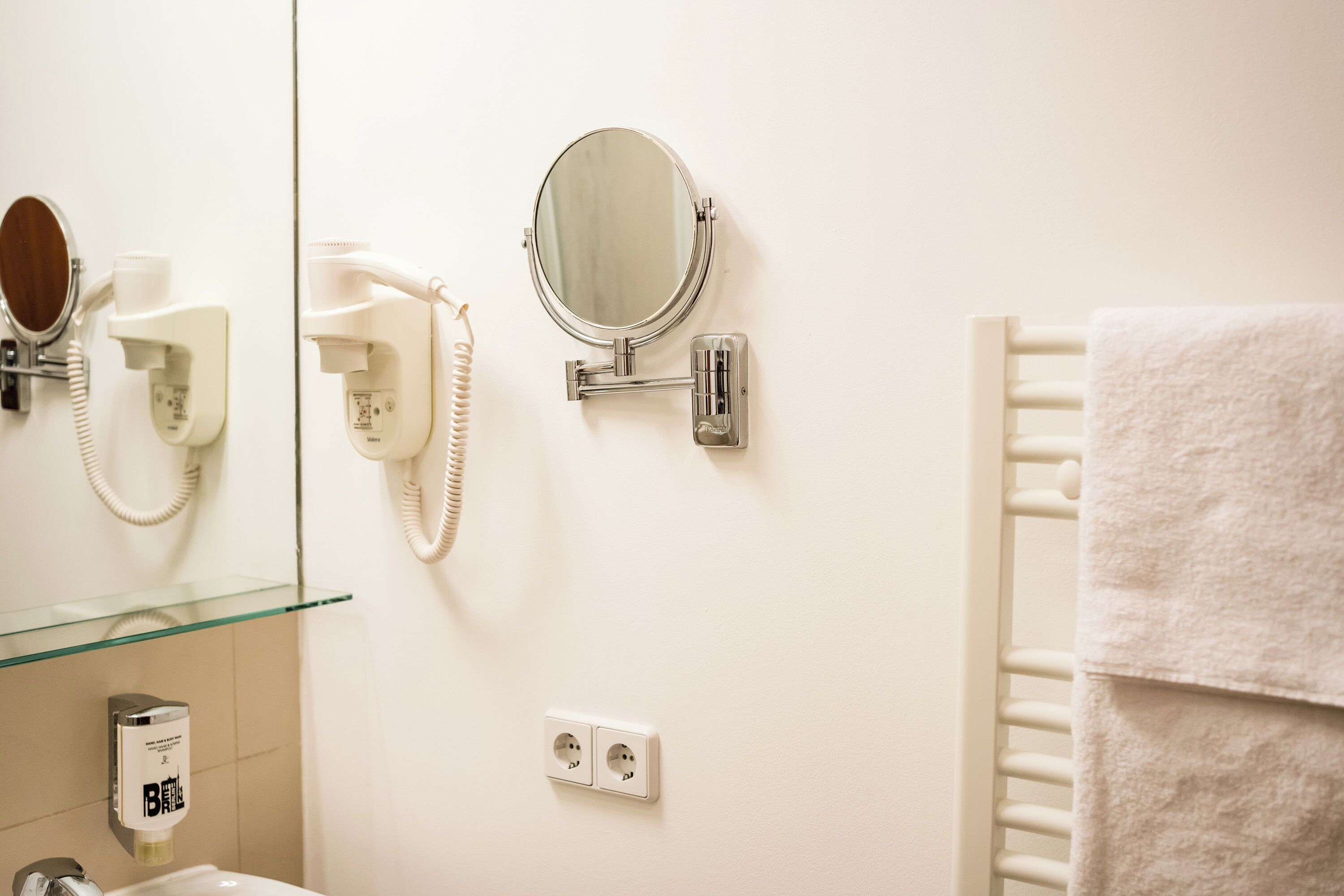 Photo - Homaris Boxi Studios