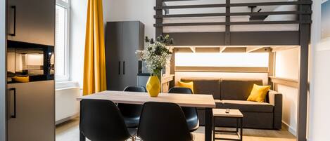 Comfort-Studio | Schreibtisch, kostenloses WLAN, Bettwäsche