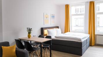 Standard-Studio | Schreibtisch, kostenloses WLAN, Bettwäsche