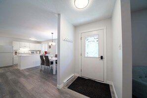 Interior - Completely renovated home in Parry Sound,with full Kitchen, laundry & Gazebo! (Parry Sound)