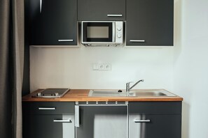 Deluxe Studio | Private kitchen | Espresso maker, coffee/tea maker - The Rix Studios & Suites (Berlin)