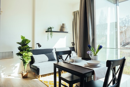 Deluxe Studio. The Rix Studios & Suites
