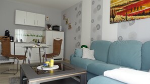 Smart-TV, Bücher, Stereoanlage