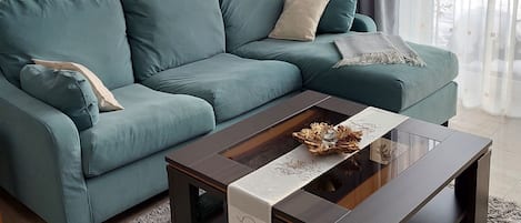 Smart-TV, Bücher, Stereoanlage