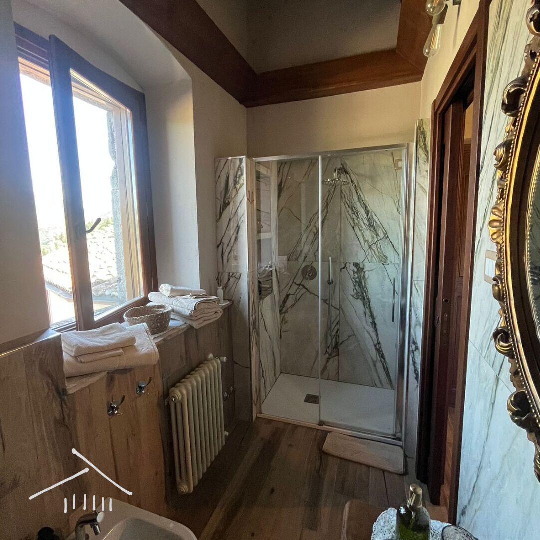 Comfort Double or Twin Room | Bathroom | Shower, rainfall showerhead, free toiletries, hair dryer