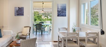 Holiday Home 'Stunning Views Kantouni Beach' with Mountain View, Wi-Fi and Air Conditioning