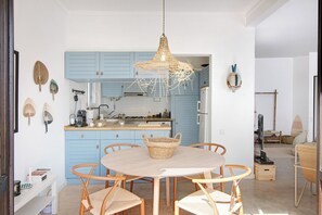 雪櫃、微波爐、焗爐、爐具