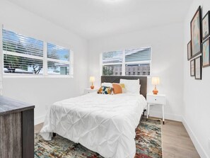 3 dormitorios, escritorio, tabla de planchar con plancha y wifi