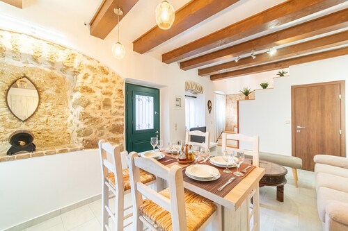 Bekiris Traditional Inn Country House with Private Terrace, Air Conditioning & Wi-Fi
