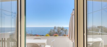 Appartamento 'Villetta Del Cuore' con vista mare, Wi-Fi e aria condizionata