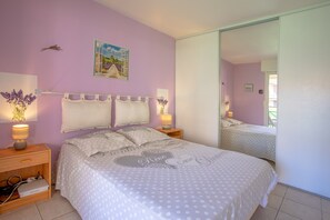 1 chambre, fer et planche à repasser, Wi-Fi gratuit, draps fournis