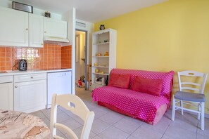 Interior - Holiday Apartment "Stomolocation" with Private Terrace, A/C & Wi-Fi (Sainte-Maxime)